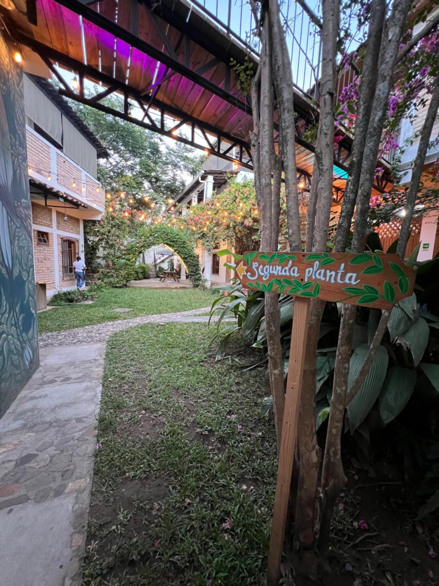 Jardin Cafe Hotel & Restaurant Грасіас Екстер'єр фото