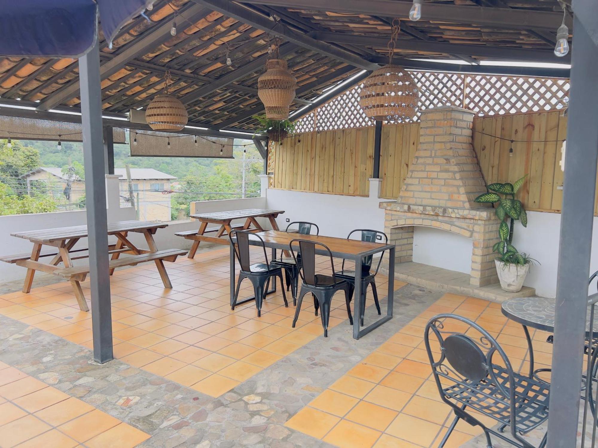 Jardin Cafe Hotel & Restaurant Грасіас Екстер'єр фото