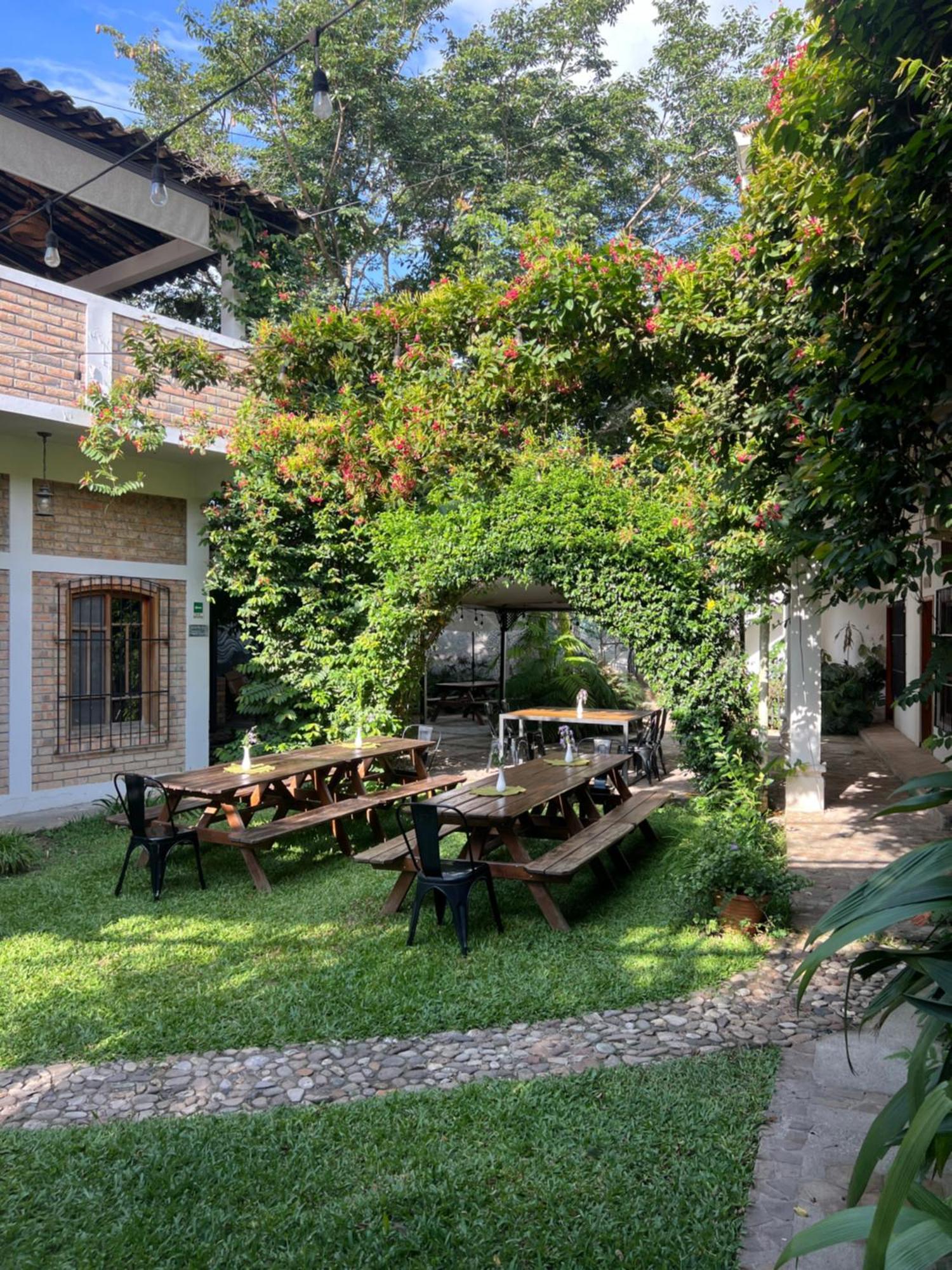 Jardin Cafe Hotel & Restaurant Грасіас Екстер'єр фото