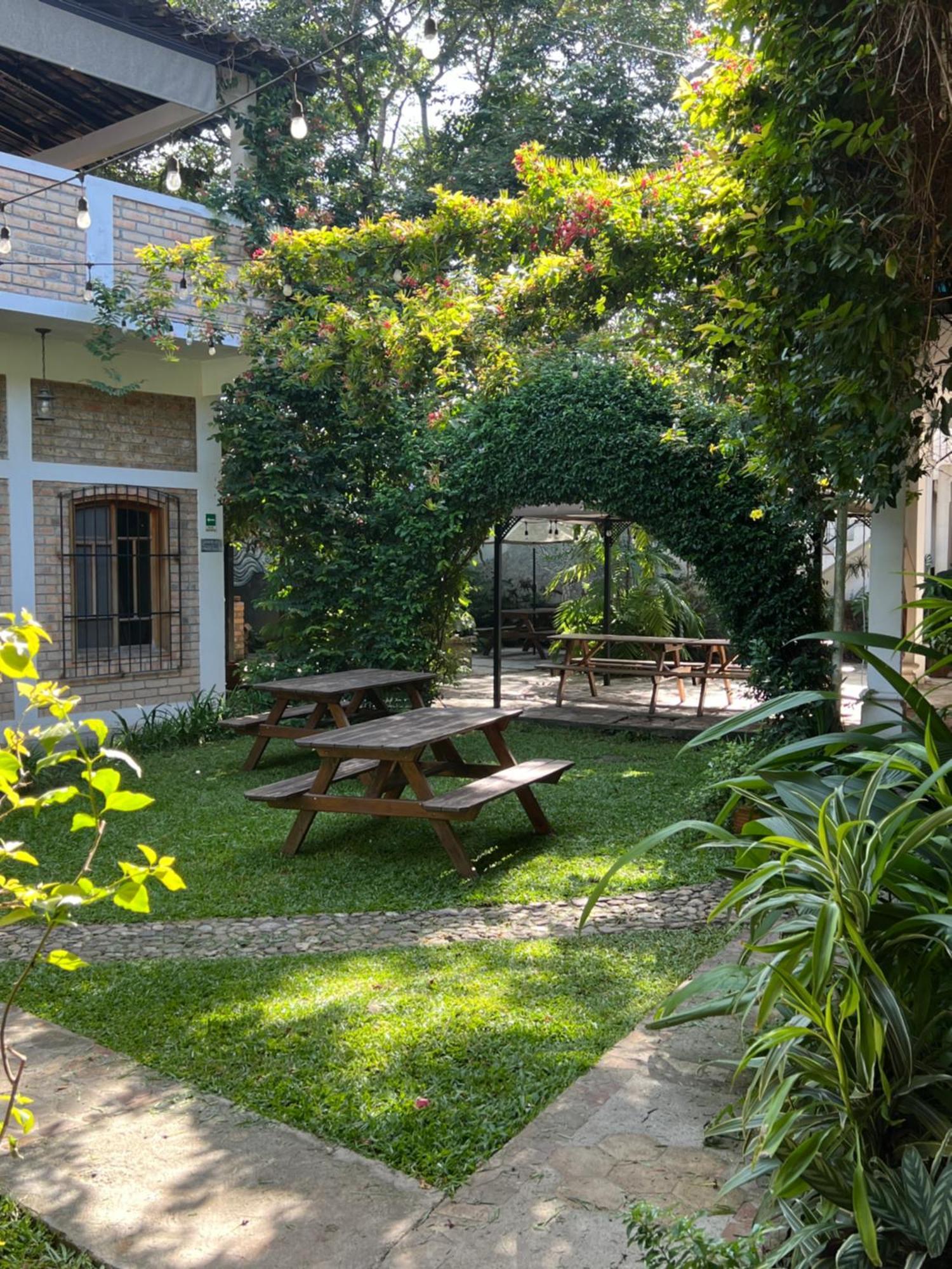Jardin Cafe Hotel & Restaurant Грасіас Екстер'єр фото